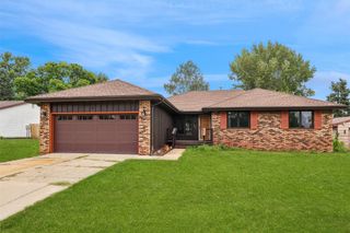 1006 SE Uehlamar Drive, Ankeny, IA 50021