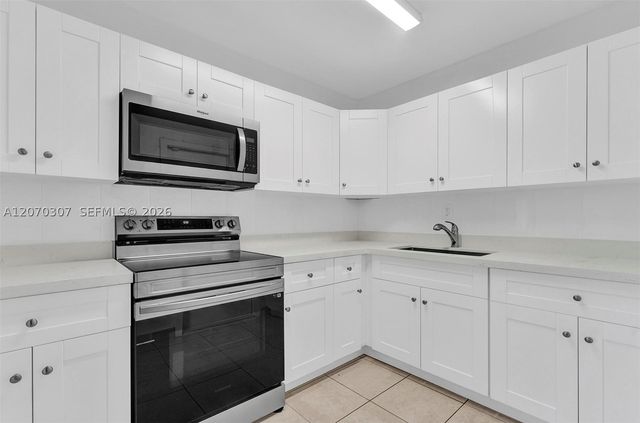 551 NW 30th Ter, Fort Lauderdale, FL 33311