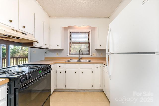 8331 Gera Emma Drive, Charlotte, NC 28215