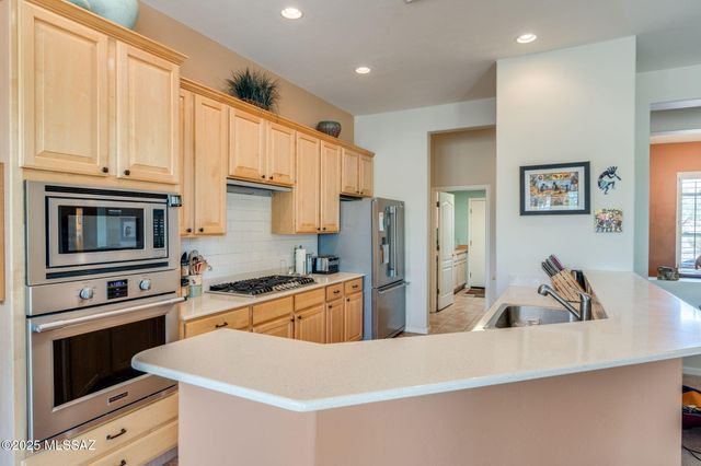 1894 E Longspur Place, Green Valley, AZ 85614