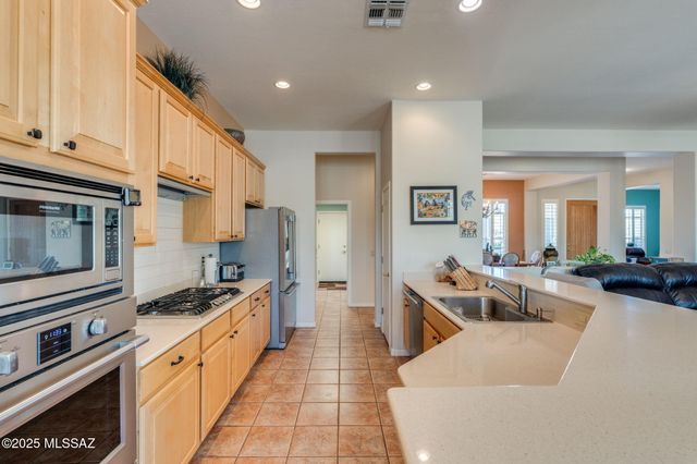 1894 E Longspur Place, Green Valley, AZ 85614