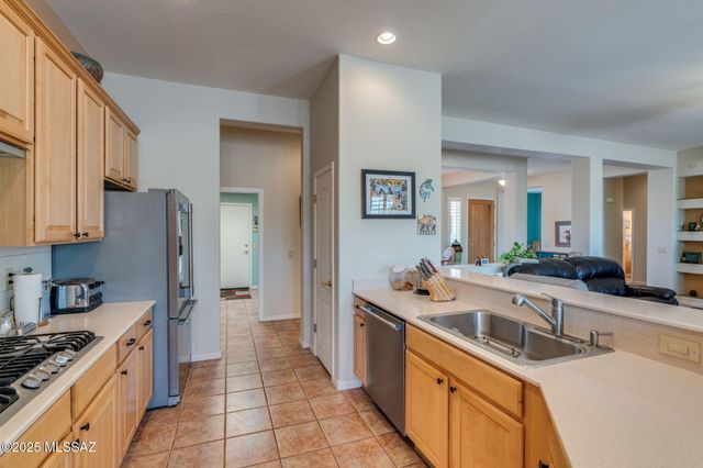 1894 E Longspur Place, Green Valley, AZ 85614