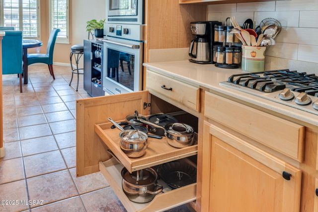 1894 E Longspur Place, Green Valley, AZ 85614