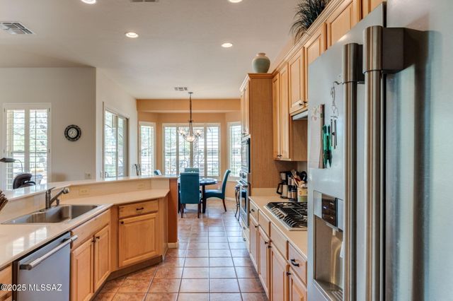 1894 E Longspur Place, Green Valley, AZ 85614