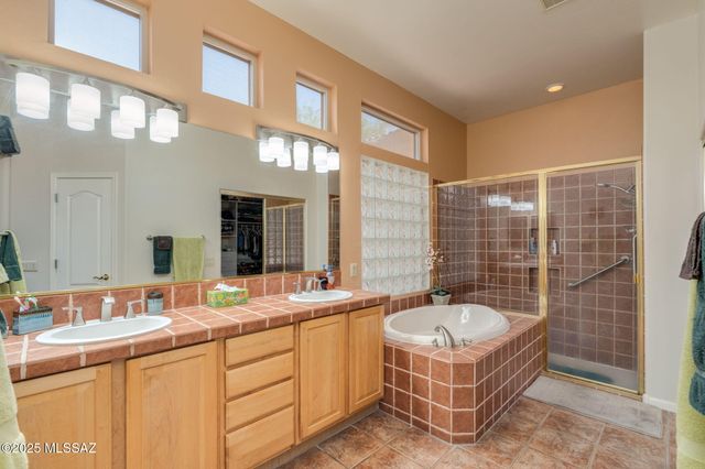 1894 E Longspur Place, Green Valley, AZ 85614