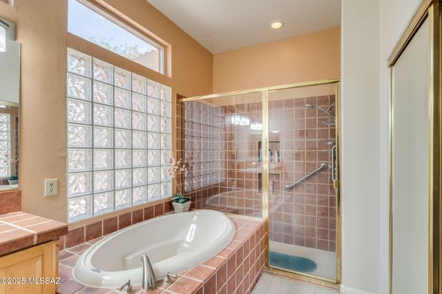 1894 E Longspur Place, Green Valley, AZ 85614