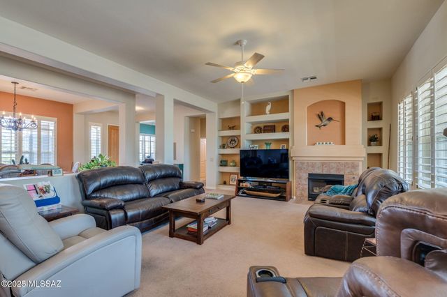 1894 E Longspur Place, Green Valley, AZ 85614