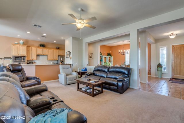 1894 E Longspur Place, Green Valley, AZ 85614