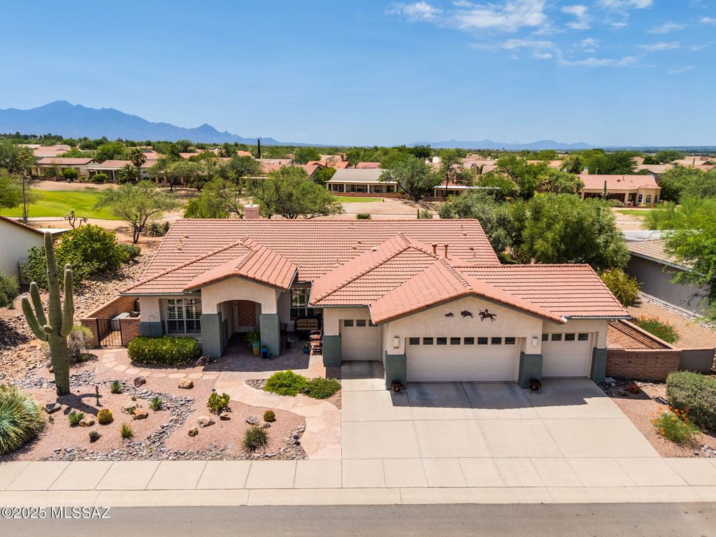 1894 E Longspur Place, Green Valley, AZ 85614
