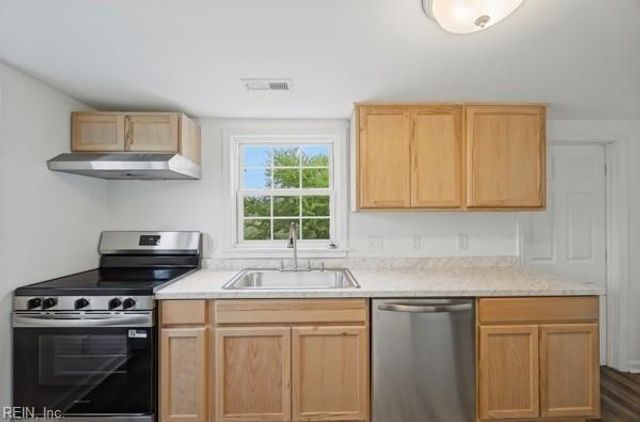 119 Messick RD, Poquoson, VA 23662
