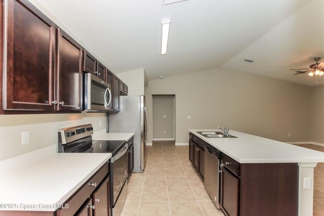 2131 Watkins Road SE, Palm Bay, FL 32909