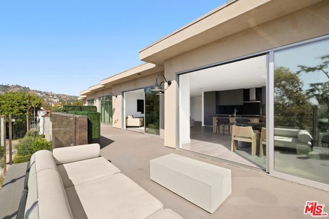 728 N Sweetzer Avenue 402, West Hollywood, CA 90069