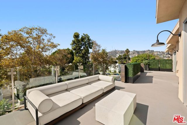 728 N Sweetzer Avenue 402, West Hollywood, CA 90069