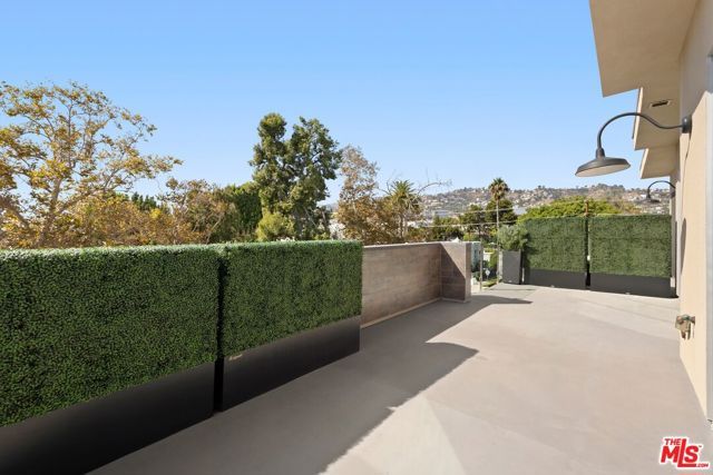728 N Sweetzer Avenue 402, West Hollywood, CA 90069