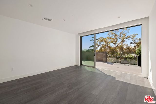 728 N Sweetzer Avenue 402, West Hollywood, CA 90069