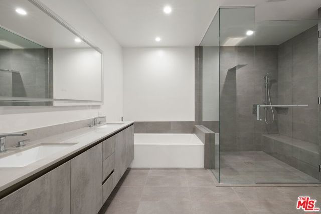 728 N Sweetzer Avenue 402, West Hollywood, CA 90069