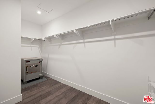 728 N Sweetzer Avenue 402, West Hollywood, CA 90069