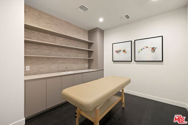 728 N Sweetzer Avenue 402, West Hollywood, CA 90069