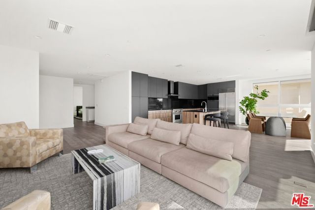 728 N Sweetzer Avenue 402, West Hollywood, CA 90069