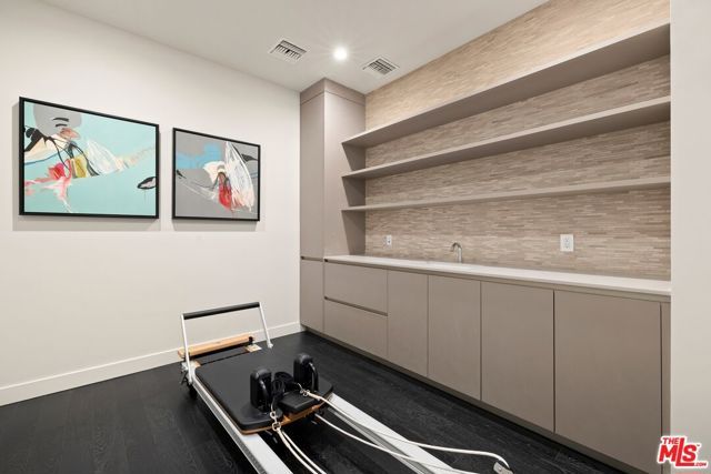 728 N Sweetzer Avenue 402, West Hollywood, CA 90069