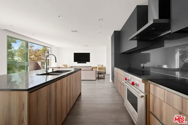 728 N Sweetzer Avenue 402, West Hollywood, CA 90069