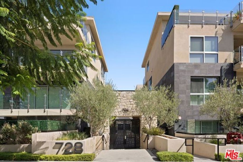 728 N Sweetzer Avenue 402, West Hollywood, CA 90069