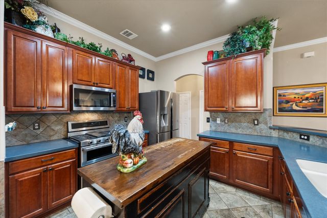 904 Lindstrom Drive, Fort Worth, TX 76131