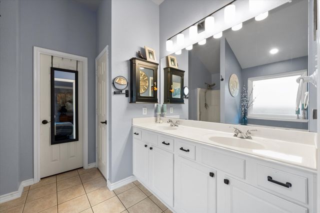 904 Lindstrom Drive, Fort Worth, TX 76131
