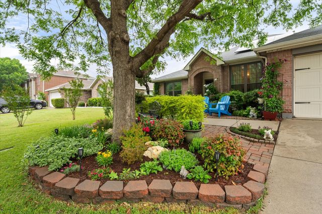904 Lindstrom Drive, Fort Worth, TX 76131