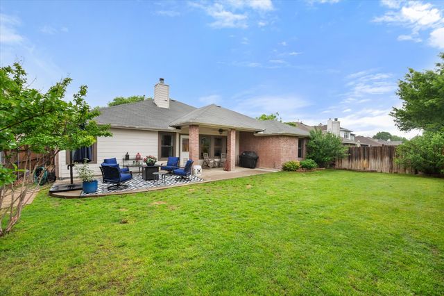 904 Lindstrom Drive, Fort Worth, TX 76131