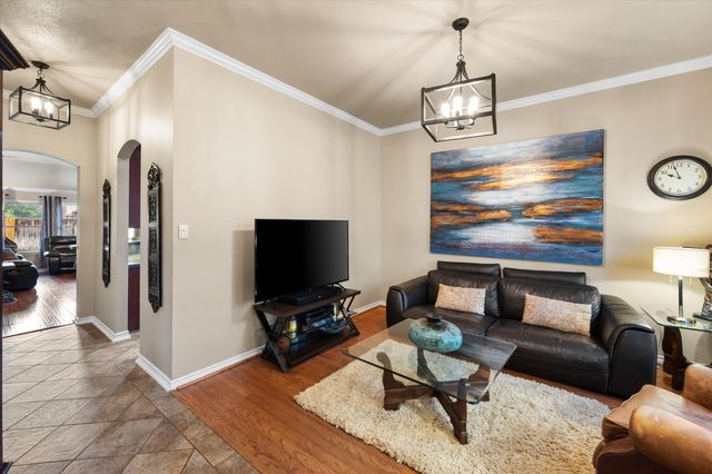904 Lindstrom Drive, Fort Worth, TX 76131