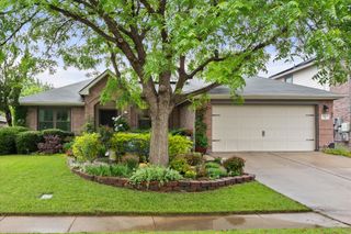 904 Lindstrom Drive, Fort Worth, TX 76131