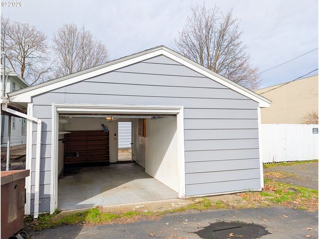 1609 6th St, La Grande, OR 97850