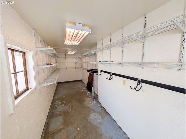 1609 6th St, La Grande, OR 97850