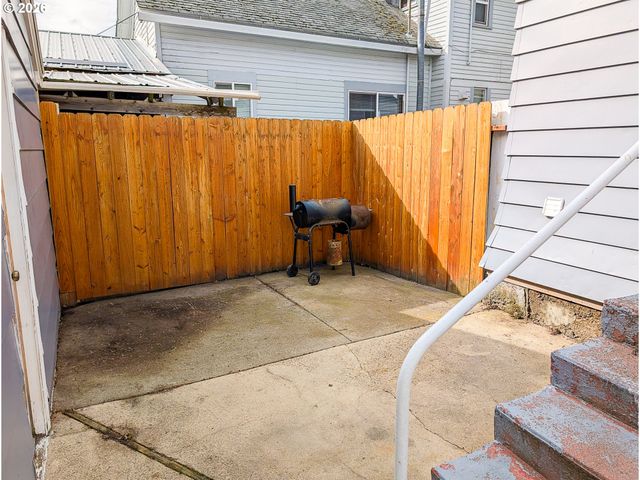 1609 6th St, La Grande, OR 97850