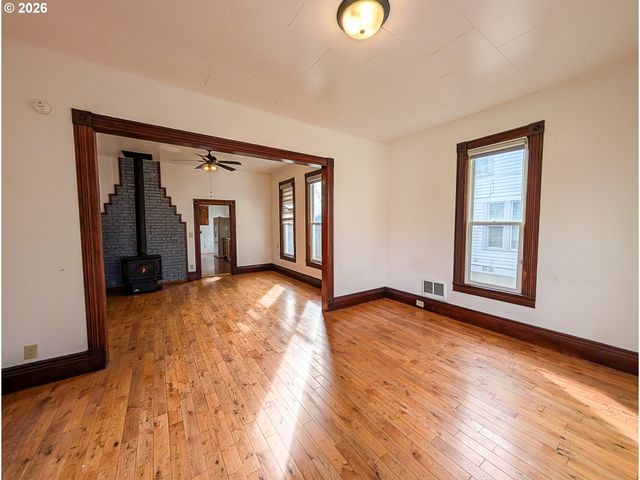 1609 6th St, La Grande, OR 97850