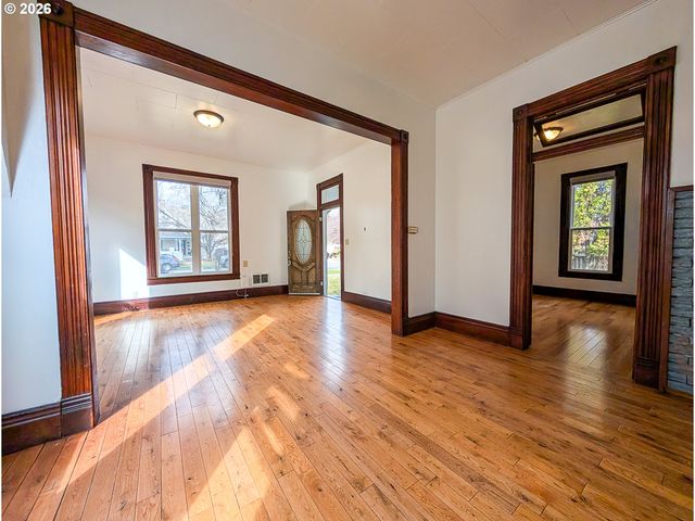 1609 6th St, La Grande, OR 97850