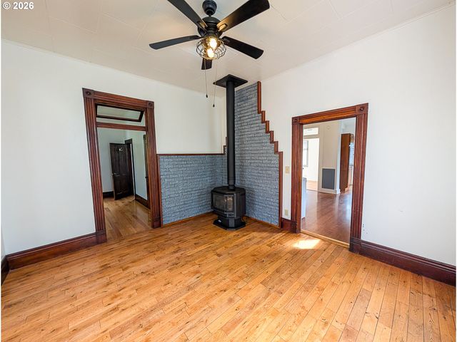 1609 6th St, La Grande, OR 97850