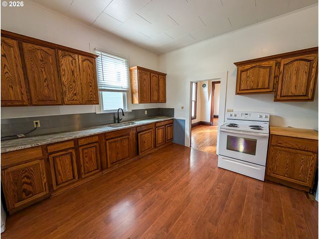 1609 6th St, La Grande, OR 97850