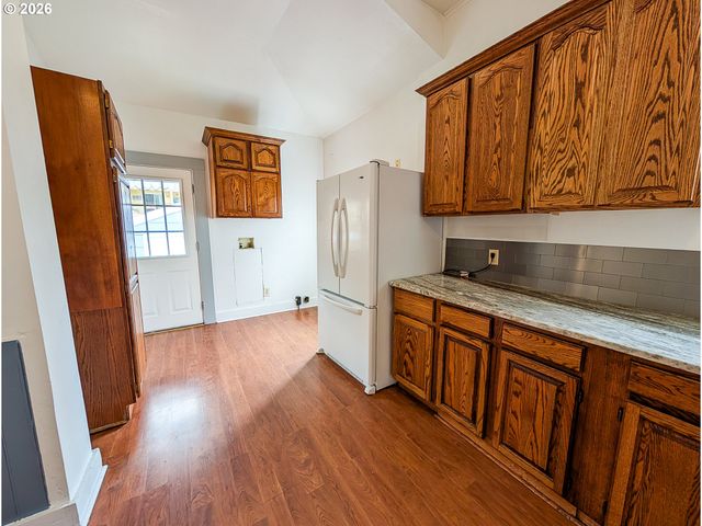 1609 6th St, La Grande, OR 97850