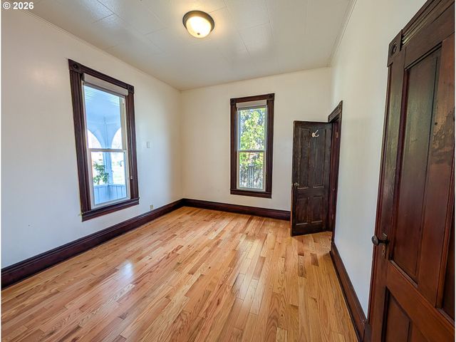 1609 6th St, La Grande, OR 97850