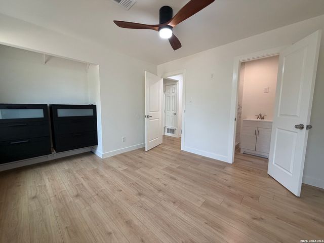606 E LANGLEY BLVD, Universal City, TX 78148