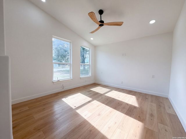 606 E LANGLEY BLVD, Universal City, TX 78148