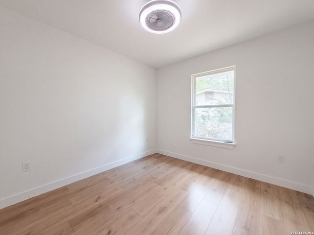 606 E LANGLEY BLVD, Universal City, TX 78148