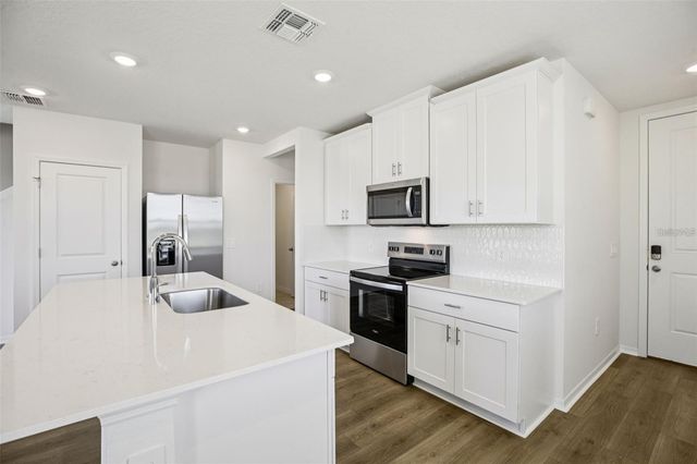 698 MUHLY STREET, Lady Lake, FL 32159