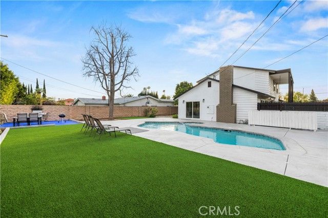 10228 Amestoy, Northridge (los Angeles), CA 91325