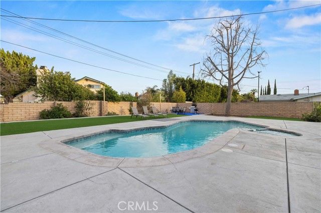 10228 Amestoy, Northridge (los Angeles), CA 91325