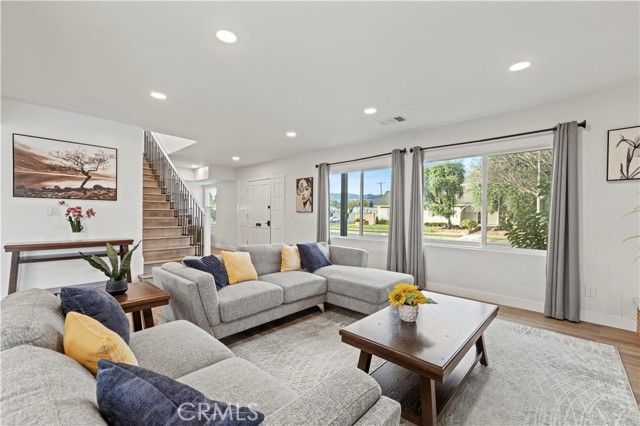 10228 Amestoy, Northridge (los Angeles), CA 91325