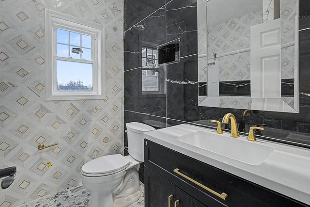 310 King St, Fall River, MA 02724