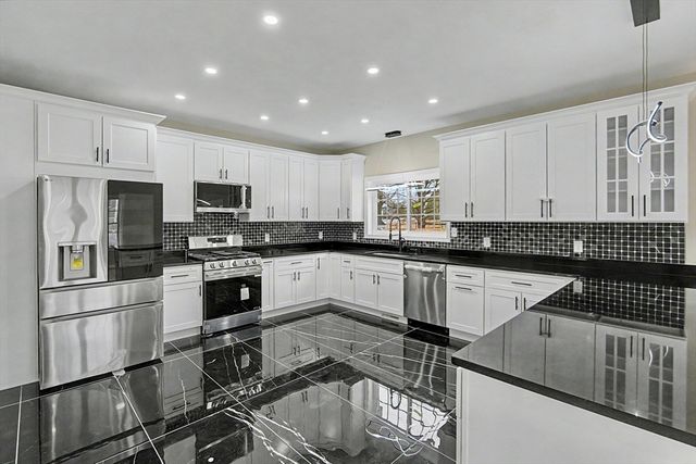 310 King St, Fall River, MA 02724